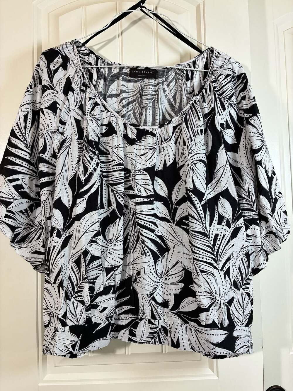Lane Bryant Black and White Tropical Palm Leaf Print Balloon Sleeve Top Size 24